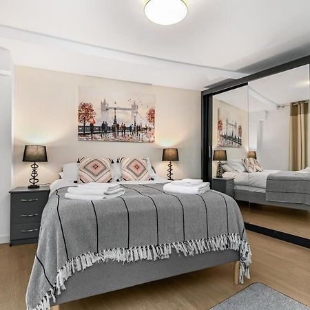 Modern 1 Bedroom Apartment In Woking Town Centre מראה חיצוני תמונה