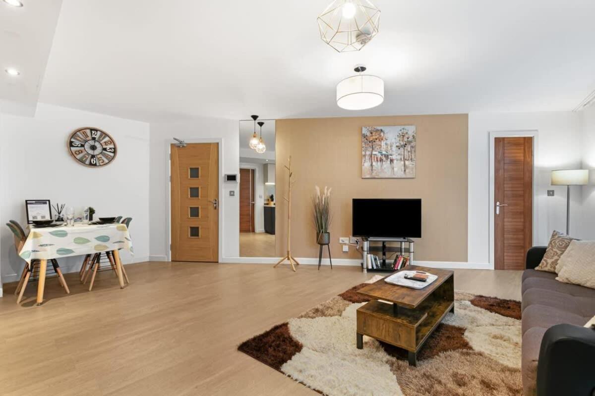 Modern 1 Bedroom Apartment In Woking Town Centre מראה חיצוני תמונה