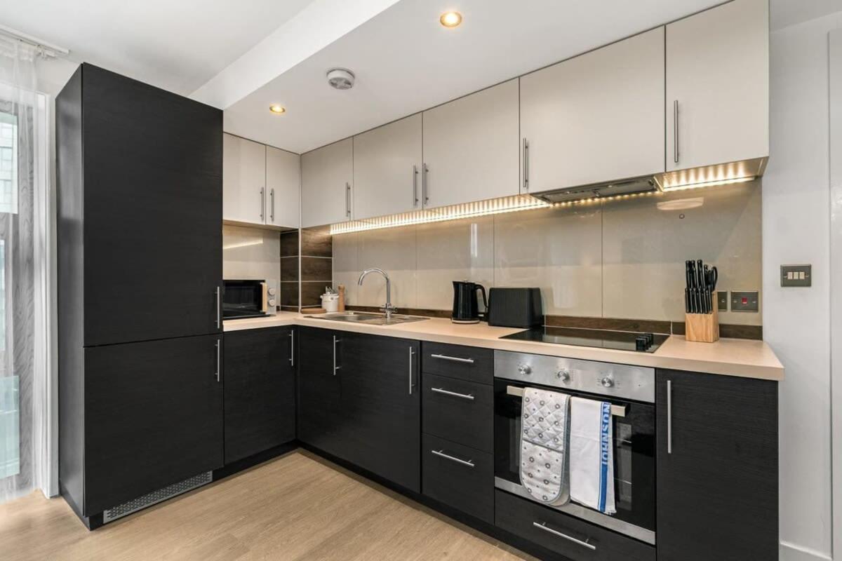 Modern 1 Bedroom Apartment In Woking Town Centre מראה חיצוני תמונה