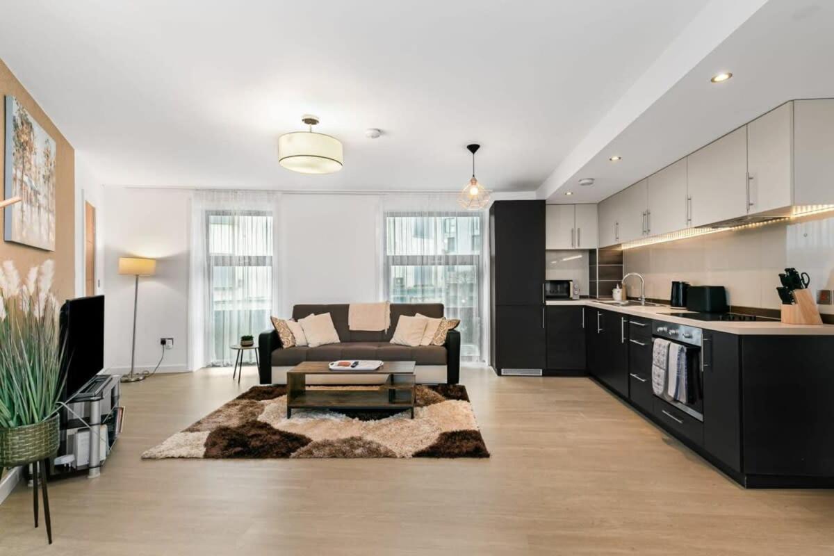 Modern 1 Bedroom Apartment In Woking Town Centre מראה חיצוני תמונה
