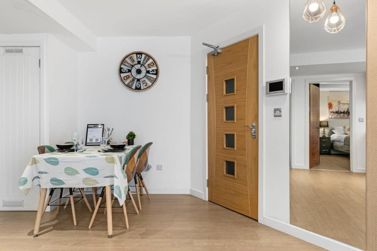 Modern 1 Bedroom Apartment In Woking Town Centre מראה חיצוני תמונה